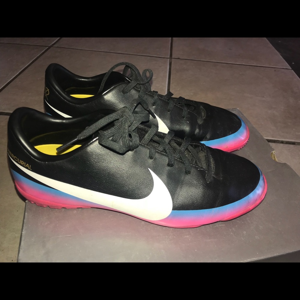 Soccer sneakers